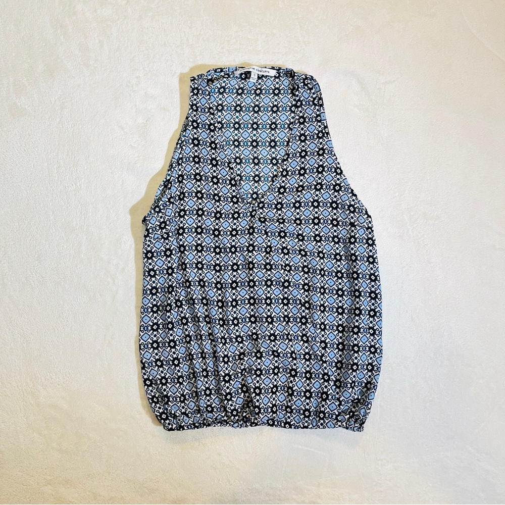 Sleeveless Geometric Print Top in Blue and Black